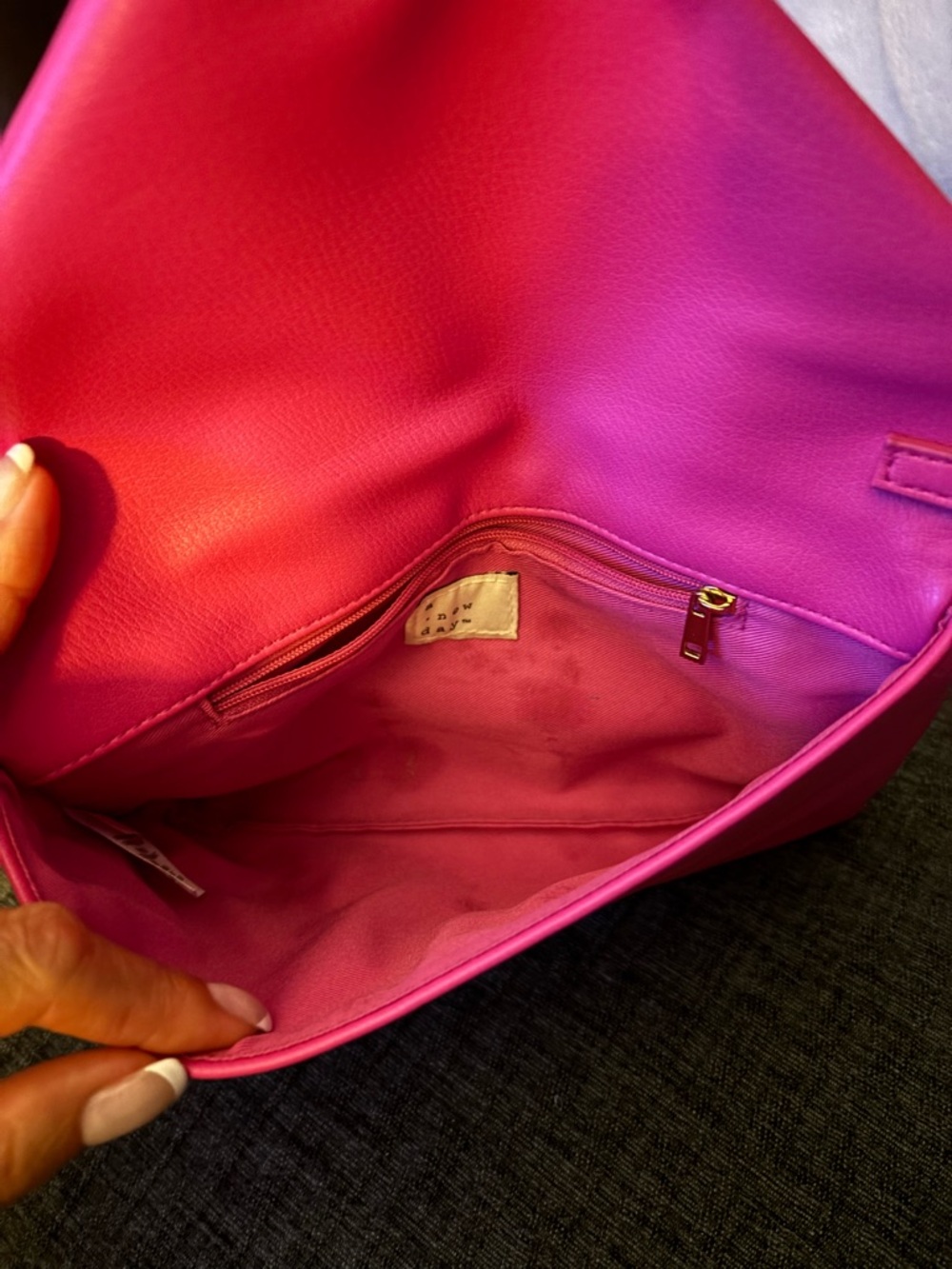 Gold-Chain Envelope Crossbody Bag in Hot Pink - Picture 3 of 6